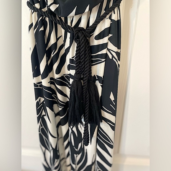 Women’s Black and White Jumpsuit - Picture 7 of 8